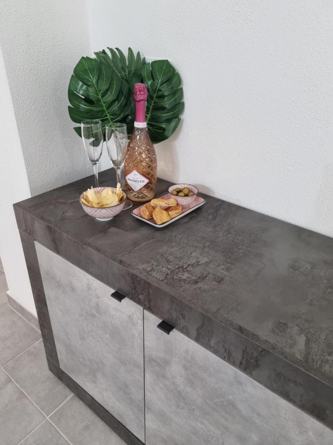 Mito Apartment Каляри Екстериор снимка